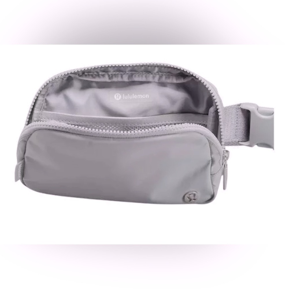 NWT Lululemon UNISEX Grey Belt Bag - Silver Drop Crossbody 1L - Picture 4 of 12